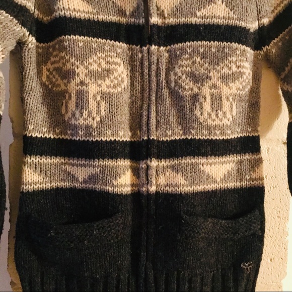 TNA Sweater - Picture 2 of 4